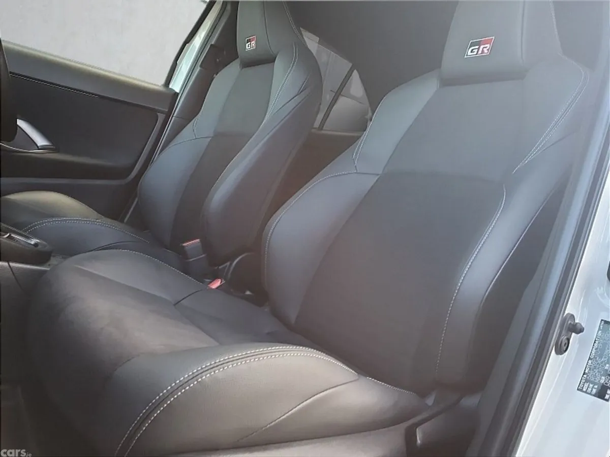 Toyota Yaris Cross SUV, Petrol Hybrid, 2023, White