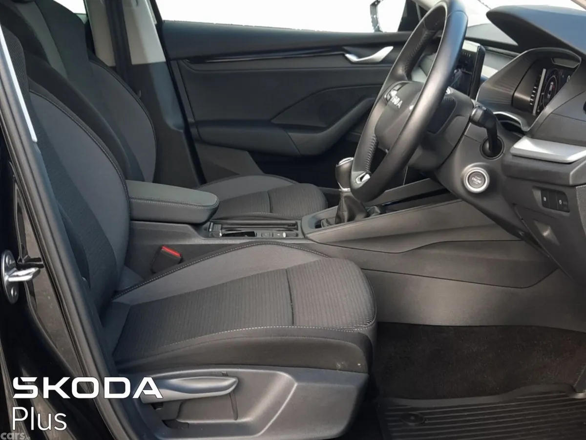 Skoda Octavia Saloon, Diesel, 2026, Black