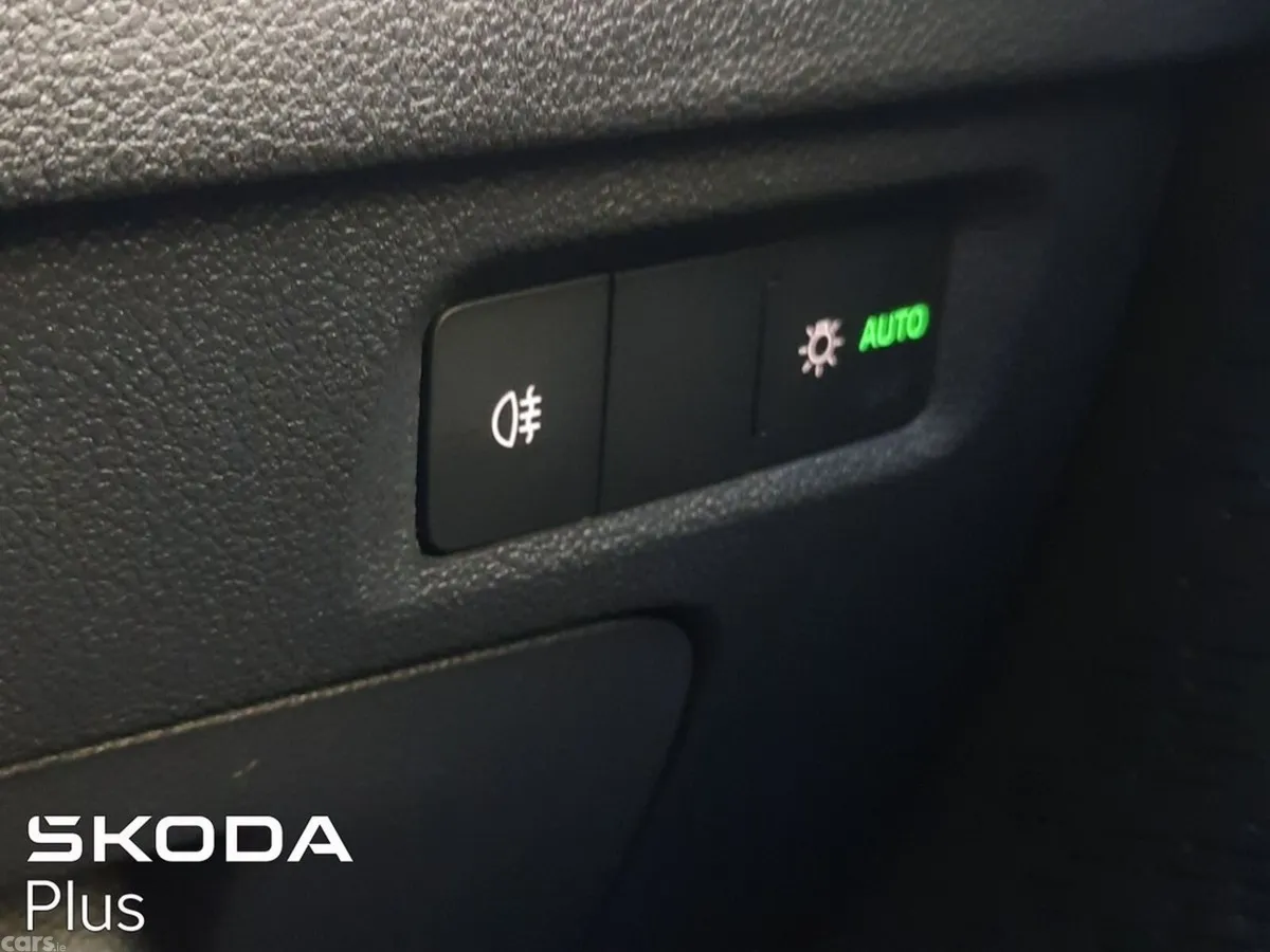 Skoda Octavia Saloon, Diesel, 2026, Black