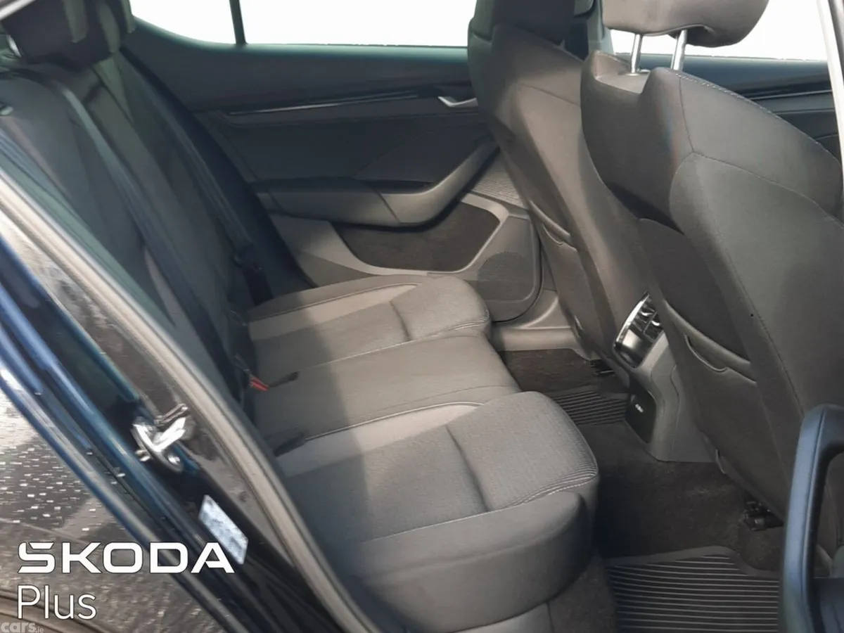 Skoda Octavia Saloon, Diesel, 2026, Black