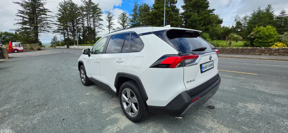Toyota RAV4 SUV, Petrol Hybrid, 2019, White