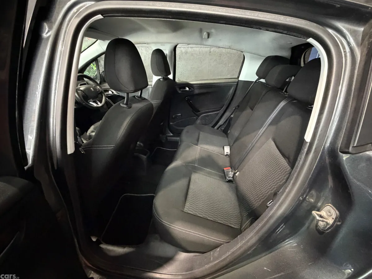 Peugeot 208 Hatchback, Petrol, 2016, Grey