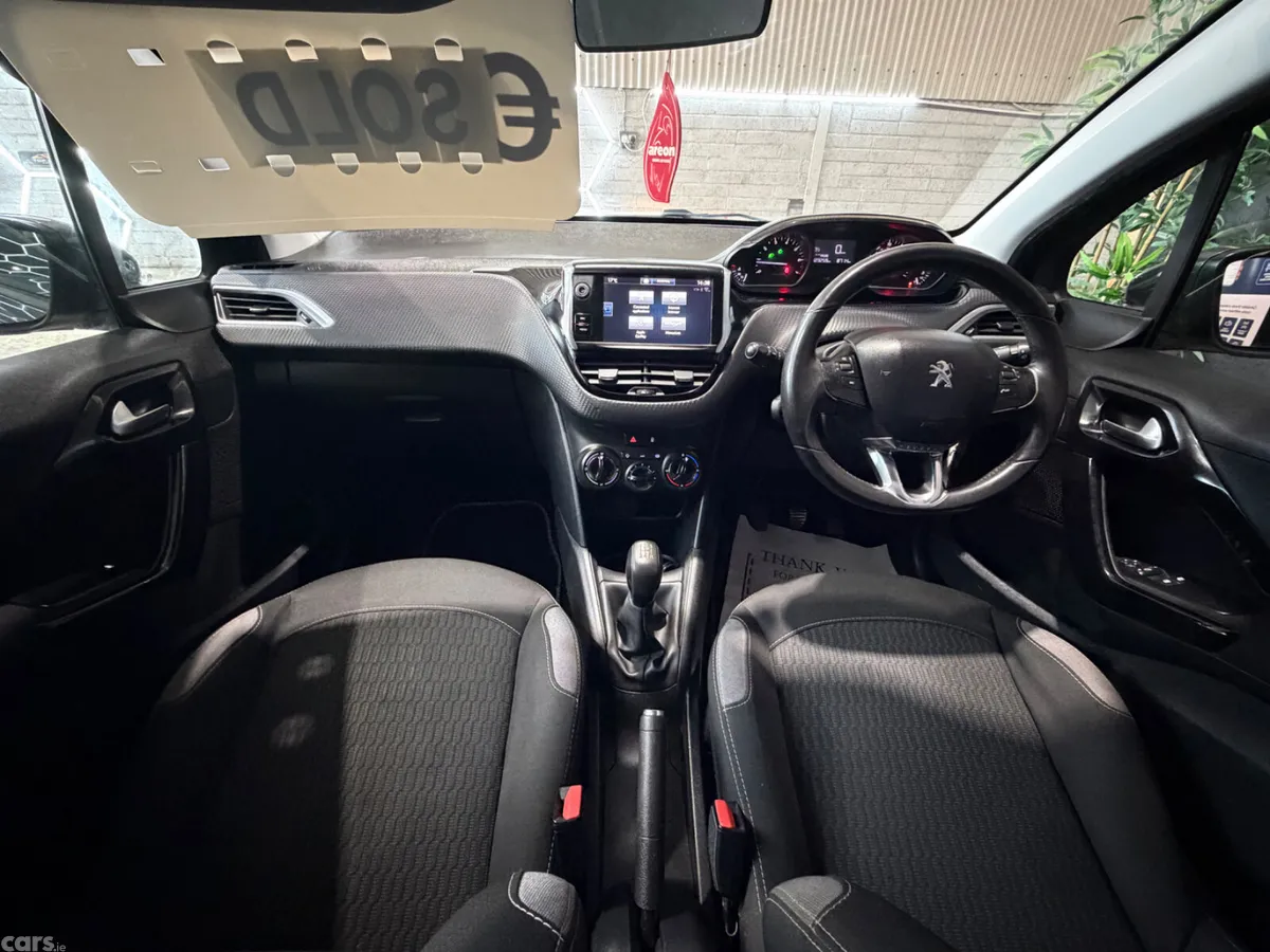Peugeot 208 Hatchback, Petrol, 2016, Grey
