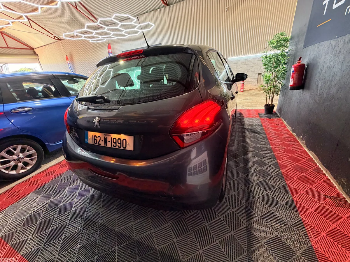 Peugeot 208 Hatchback, Petrol, 2016, Grey