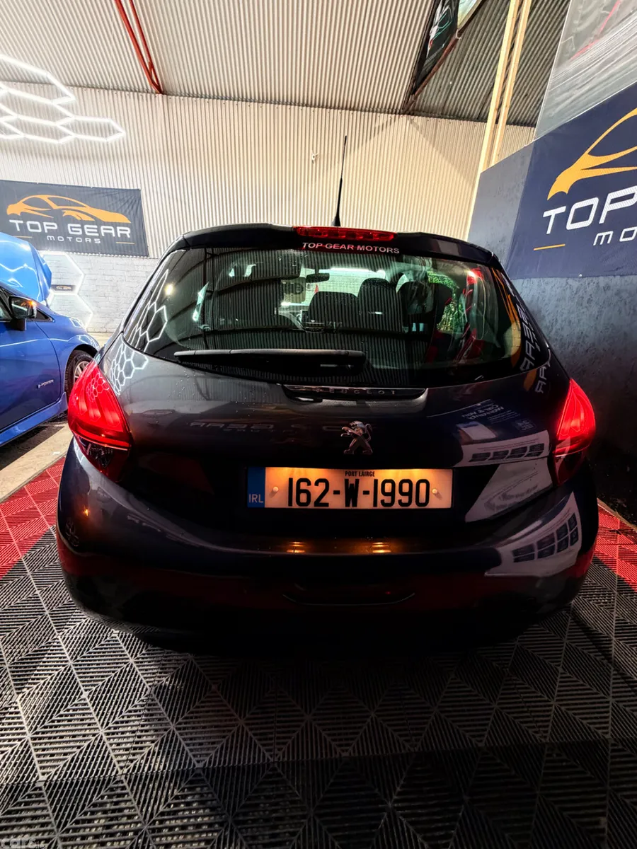 Peugeot 208 Hatchback, Petrol, 2016, Grey