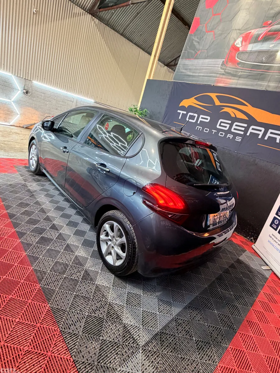 Peugeot 208 Hatchback, Petrol, 2016, Grey