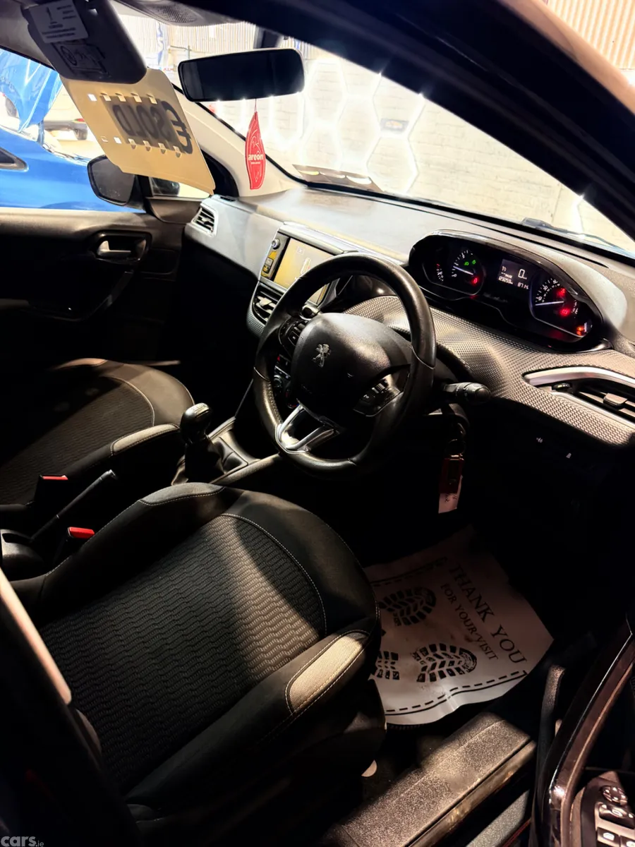 Peugeot 208 Hatchback, Petrol, 2016, Grey
