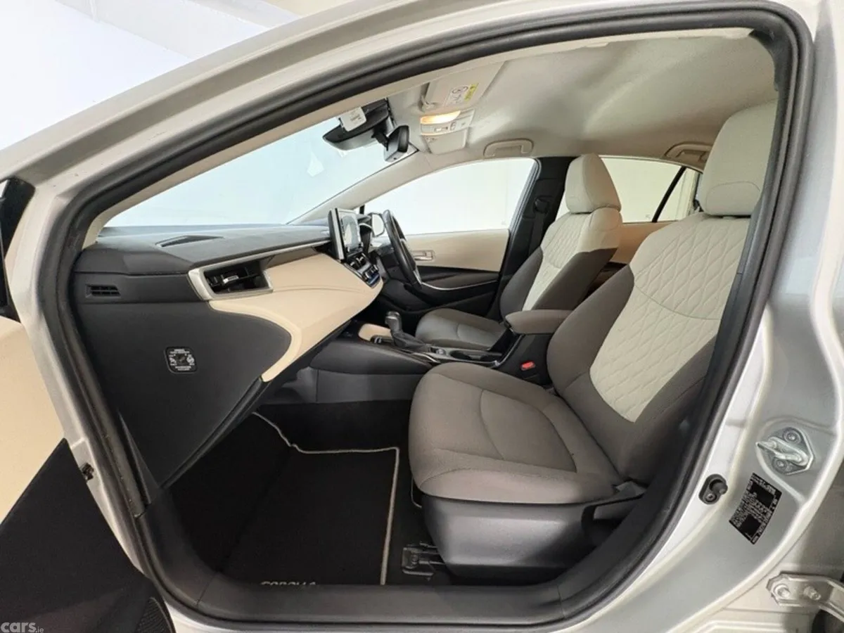 Toyota Corolla Saloon, Petrol Hybrid, 2020, Silver
