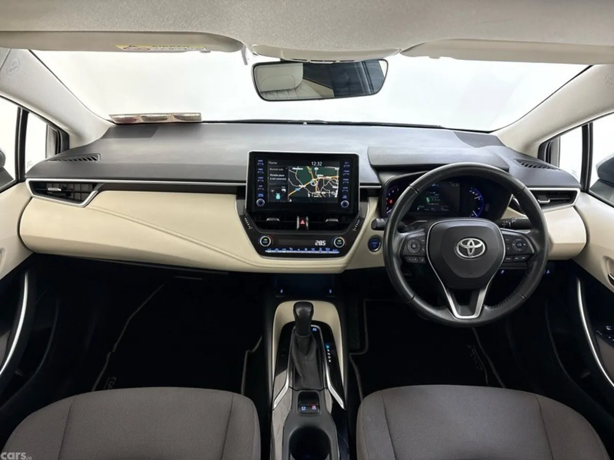 Toyota Corolla Saloon, Petrol Hybrid, 2020, Silver