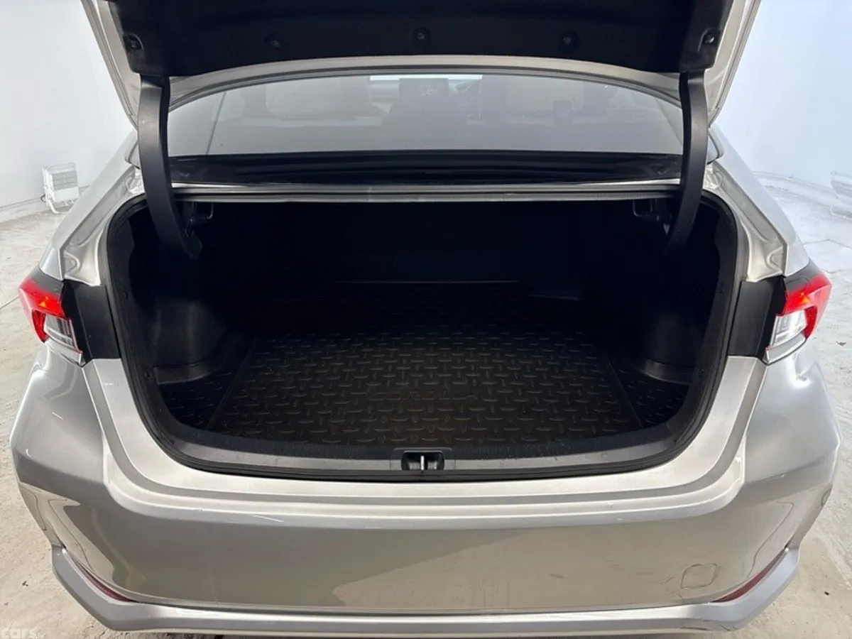 Toyota Corolla Saloon, Petrol Hybrid, 2020, Silver