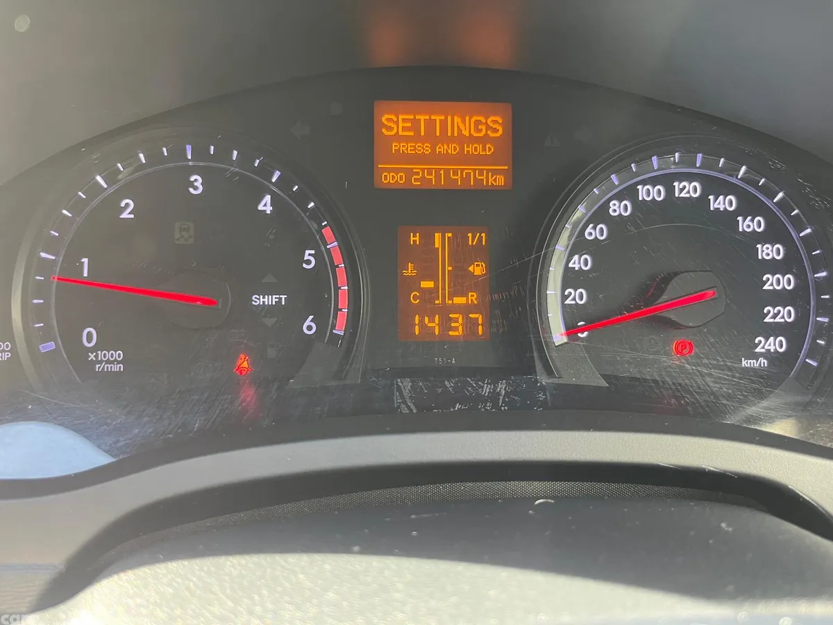 Toyota Avensis Saloon, Diesel, 2013, Silver