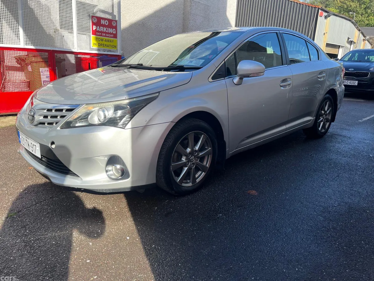 Toyota Avensis Saloon, Diesel, 2013, Silver