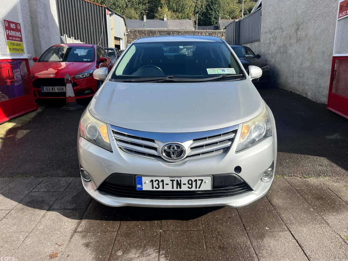 Toyota Avensis Saloon, Diesel, 2013, Silver