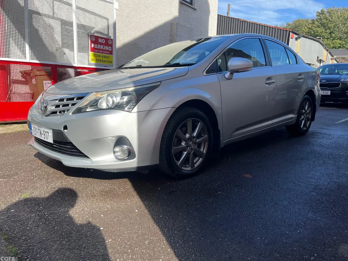 Toyota Avensis Saloon, Diesel, 2013, Silver