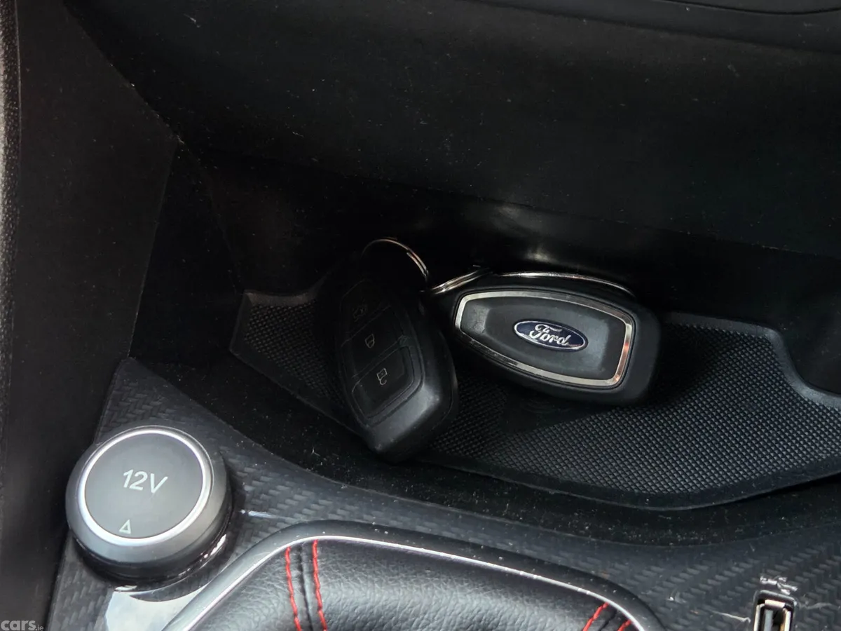 Ford Fiesta Hatchback, Petrol, 2018, White