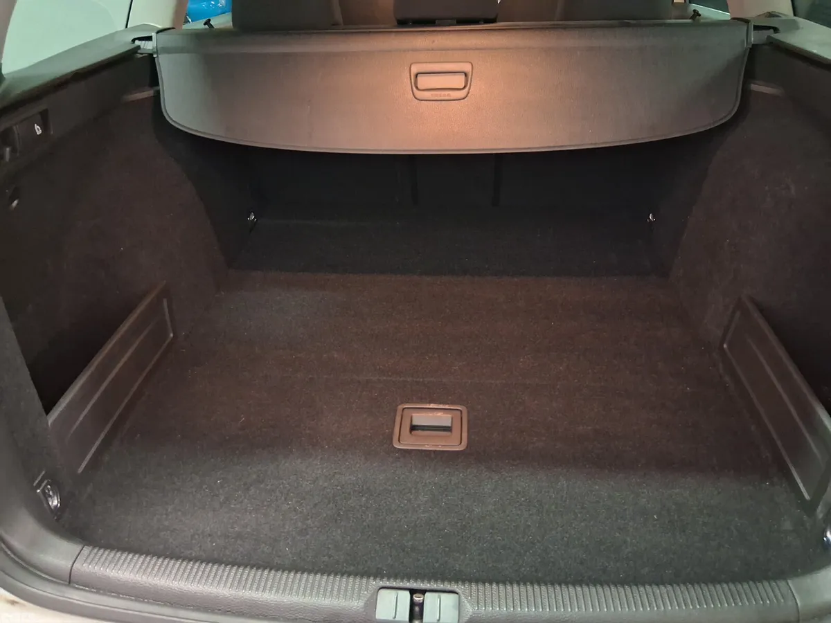 Volkswagen Passat Estate, Petrol, 2015, White