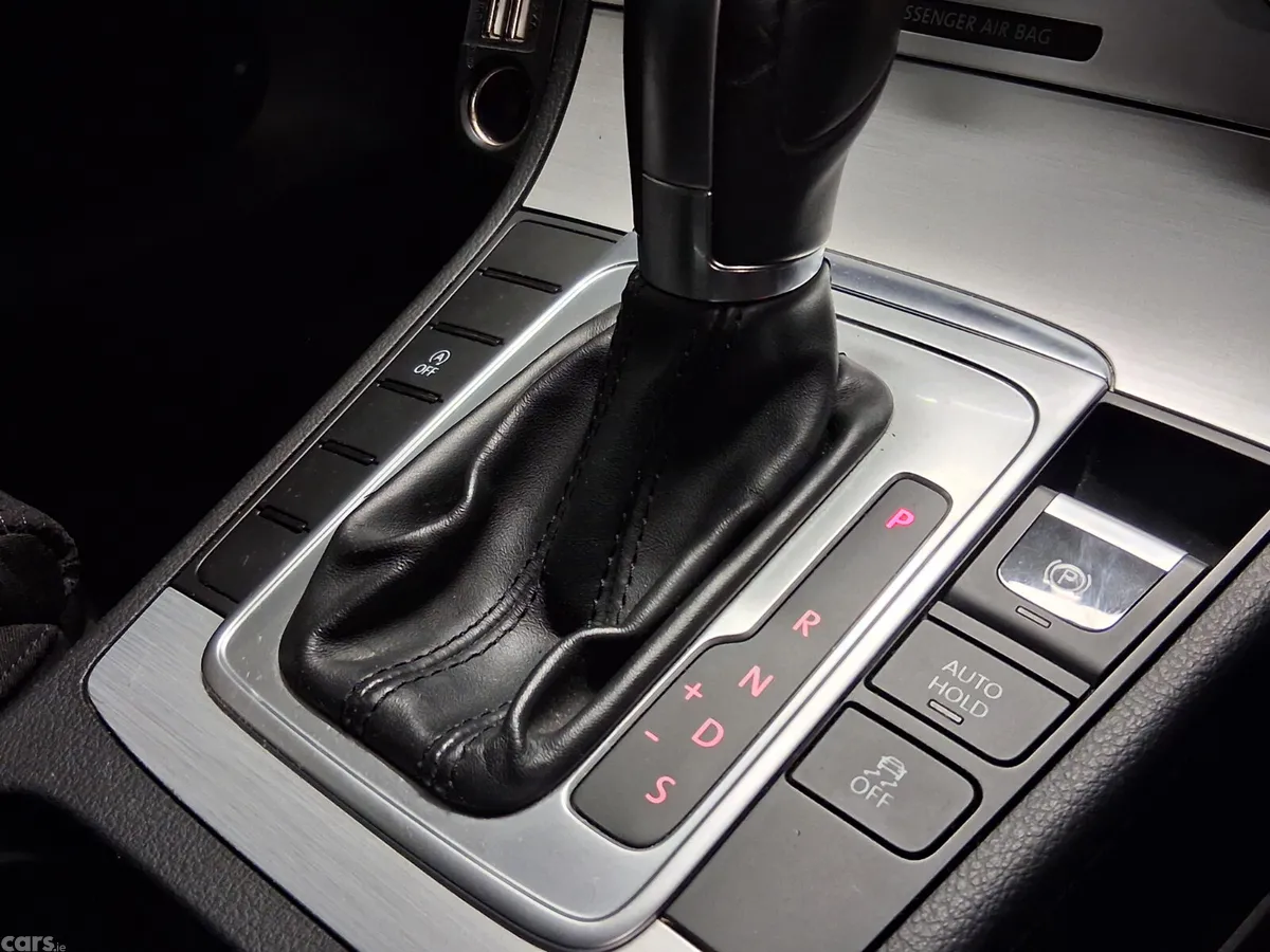 Volkswagen Passat Estate, Petrol, 2015, White