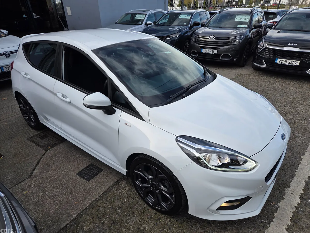 Ford Fiesta Hatchback, Petrol, 2018, White
