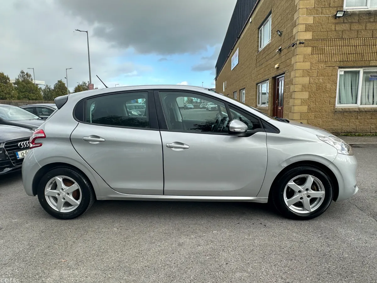 Peugeot 208 Hatchback, Diesel, 2016, Grey