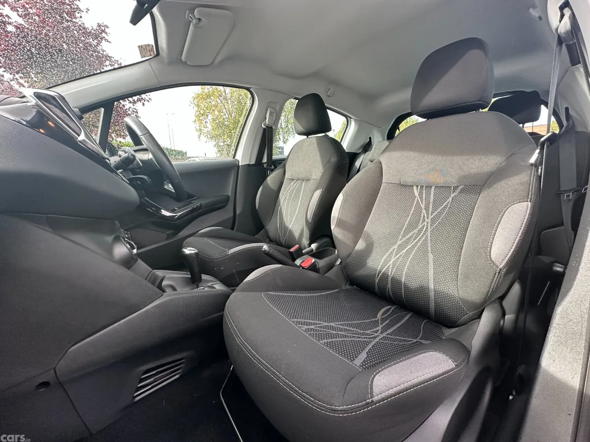 Peugeot 208 Hatchback, Diesel, 2016, Grey