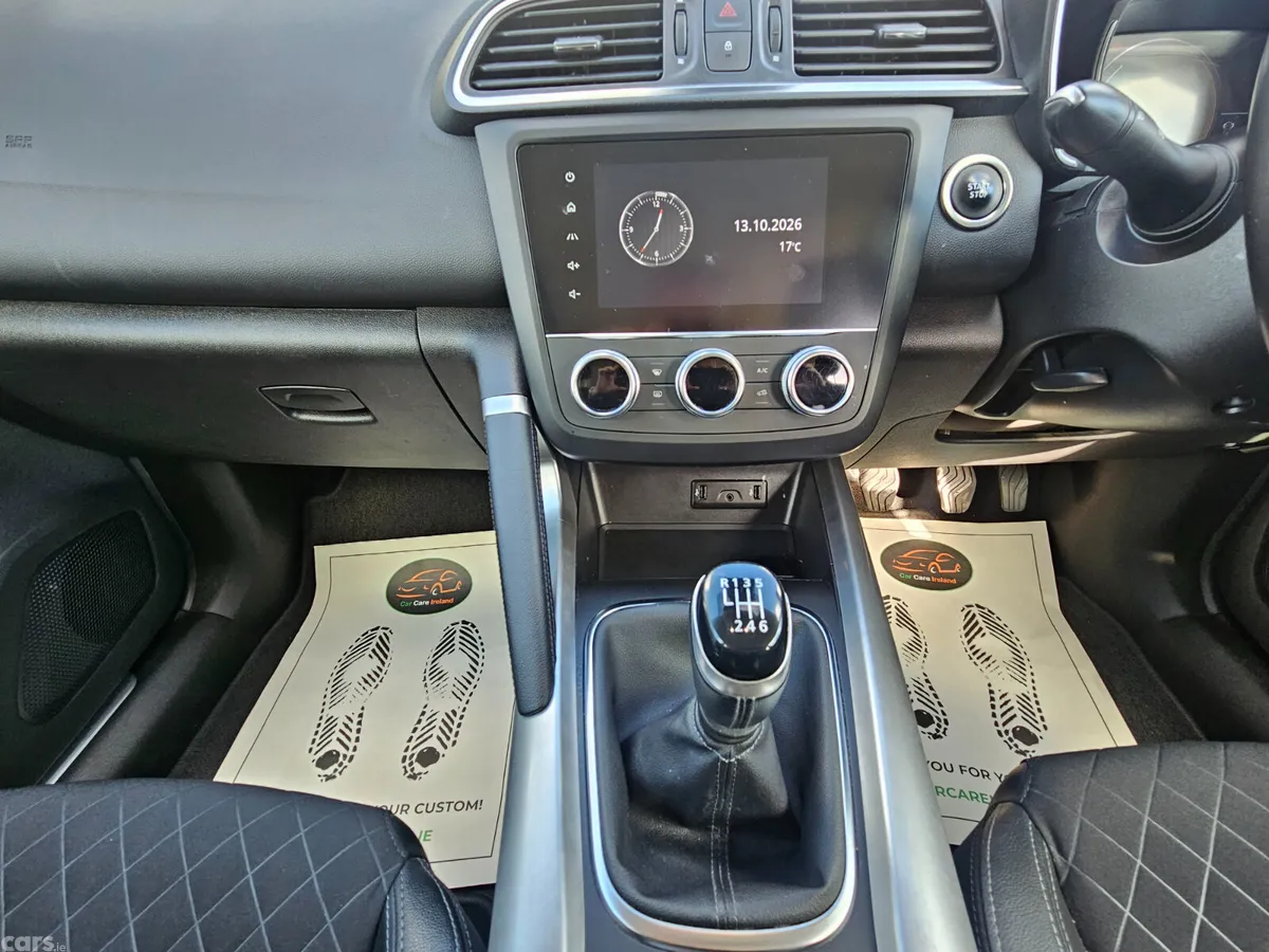 Renault Kadjar SUV, Petrol, 2021, Red