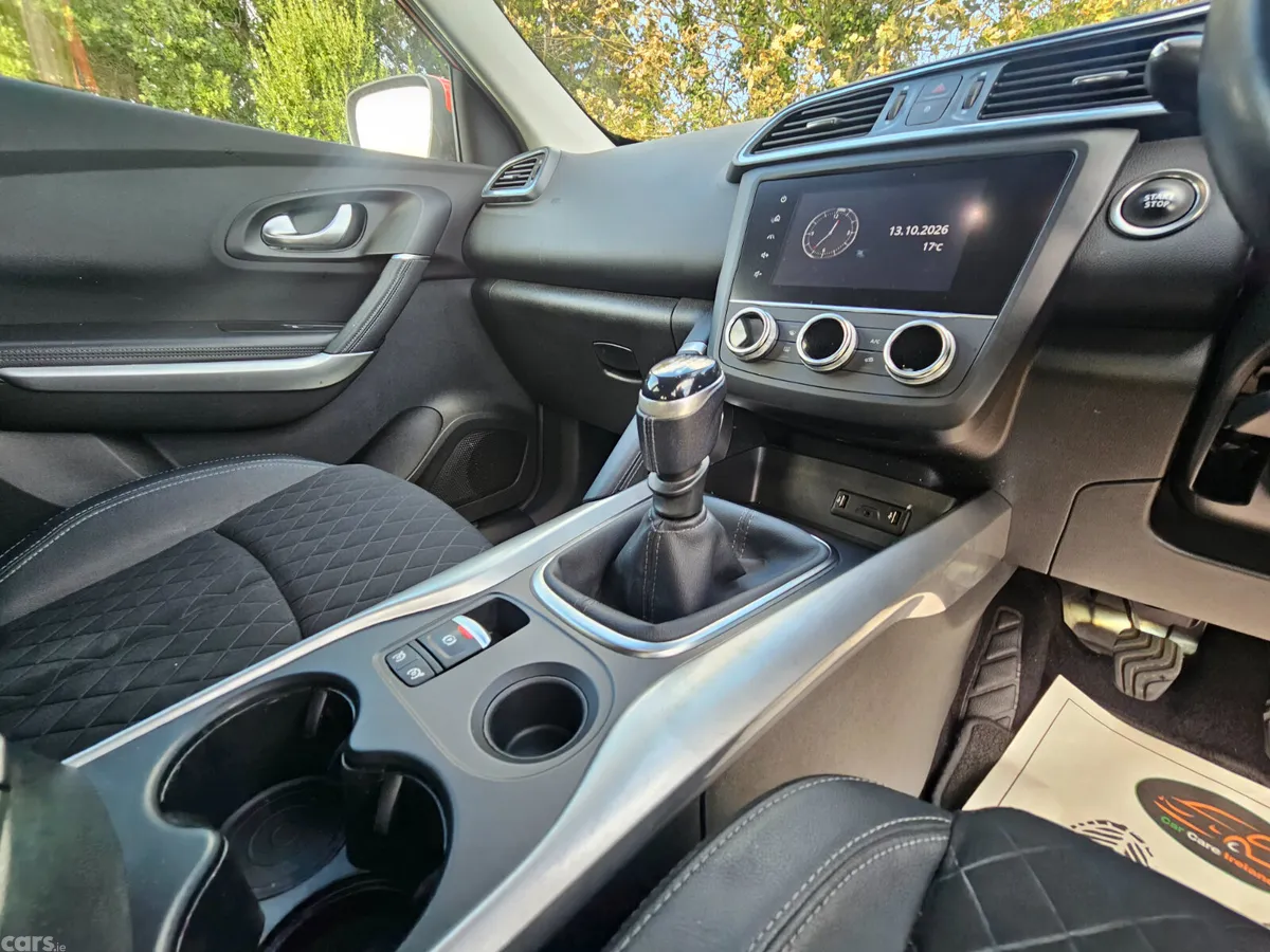 Renault Kadjar SUV, Petrol, 2021, Red