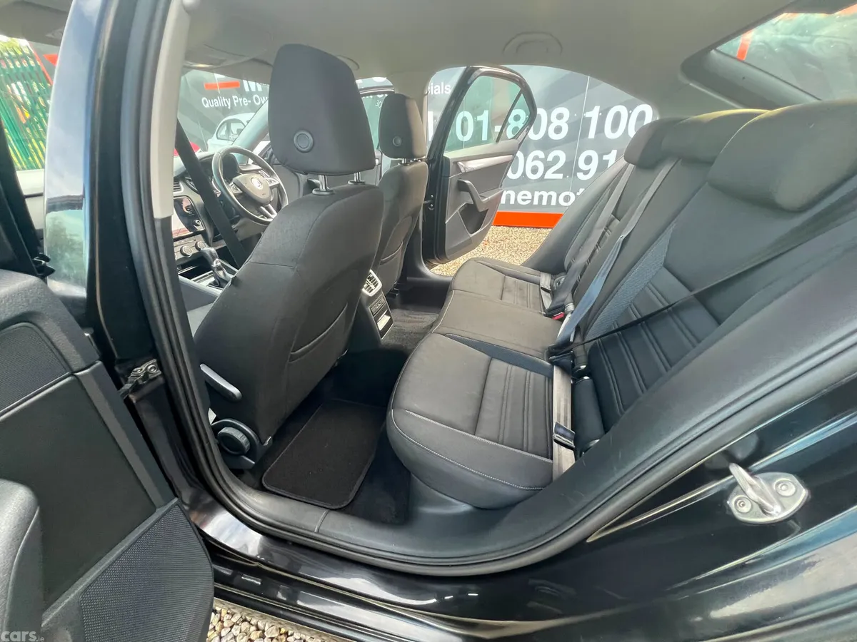 Skoda Octavia Saloon, Diesel, 2018, Black