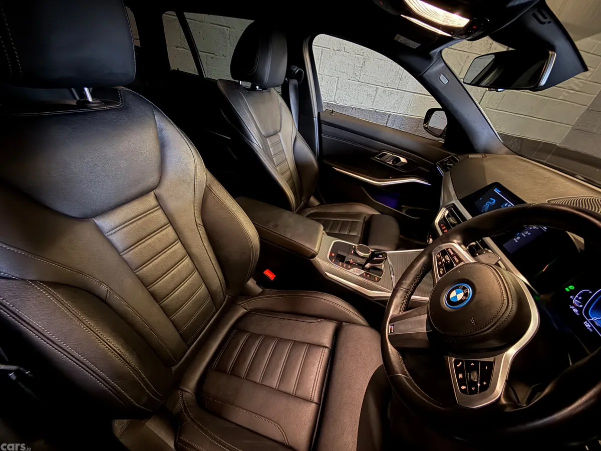 BMW 3-Series Estate, Petrol Plug-in Hybrid, 2022, Black