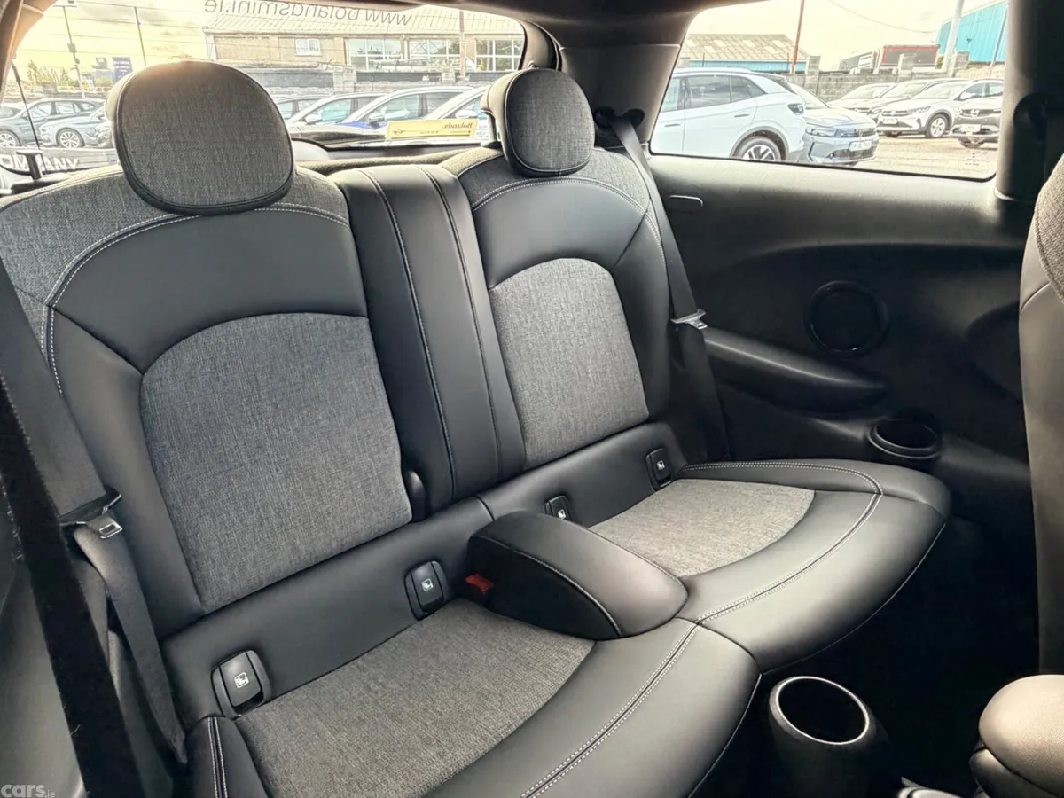 Mini Cooper Hatchback, Electric, 2022, Green