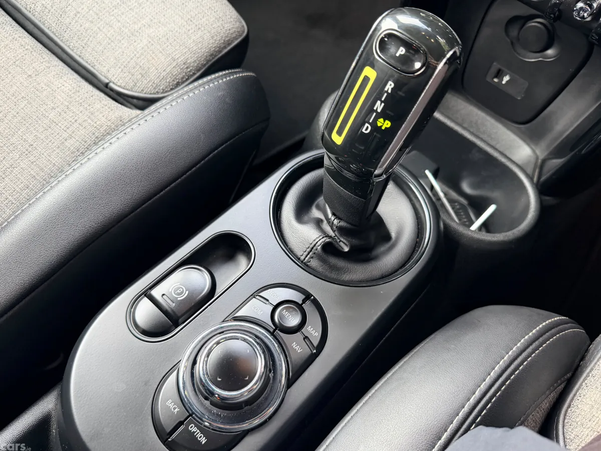 Mini Cooper Hatchback, Electric, 2022, Green