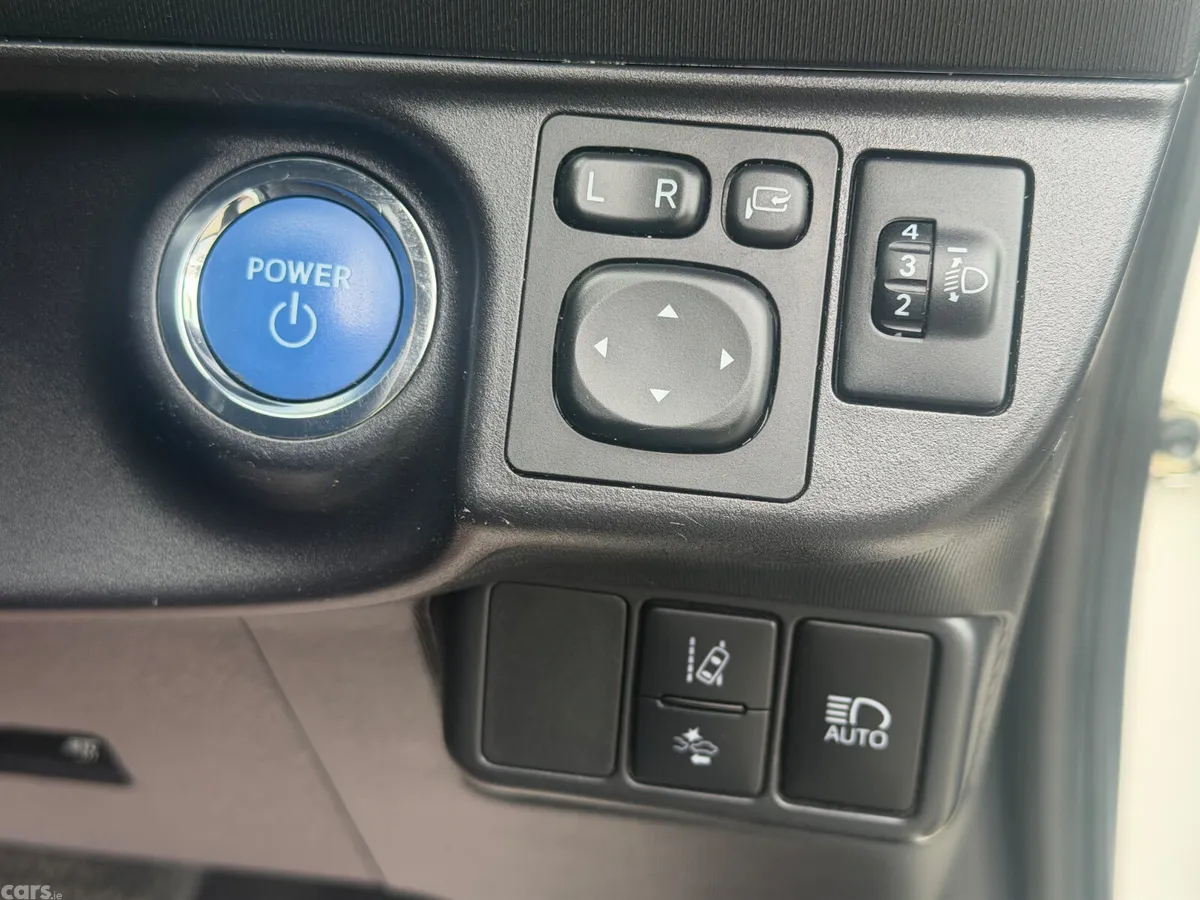 Toyota Aqua Hatchback, Petrol Hybrid, 2021, White