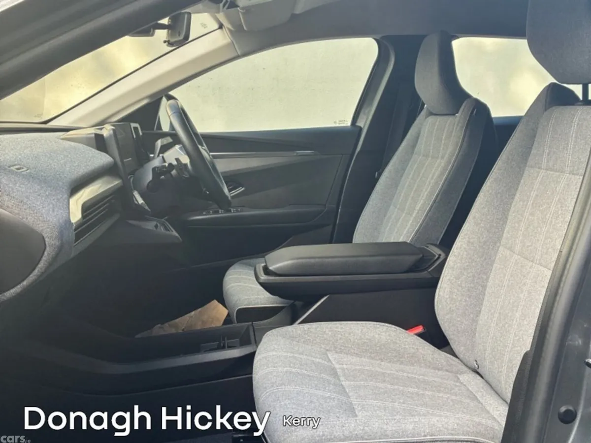 Renault Megane Hatchback, Electric, 2023, Grey