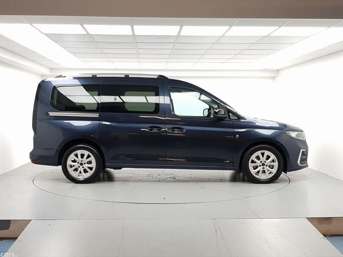 Ford Tourneo MPV, Petrol Plug-in Hybrid, 2025, Blue
