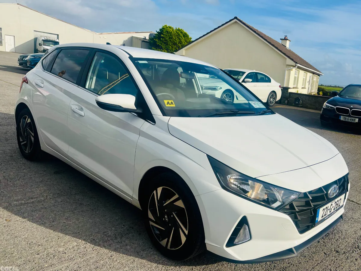 Hyundai i20 Hatchback, Petrol, 2022, White