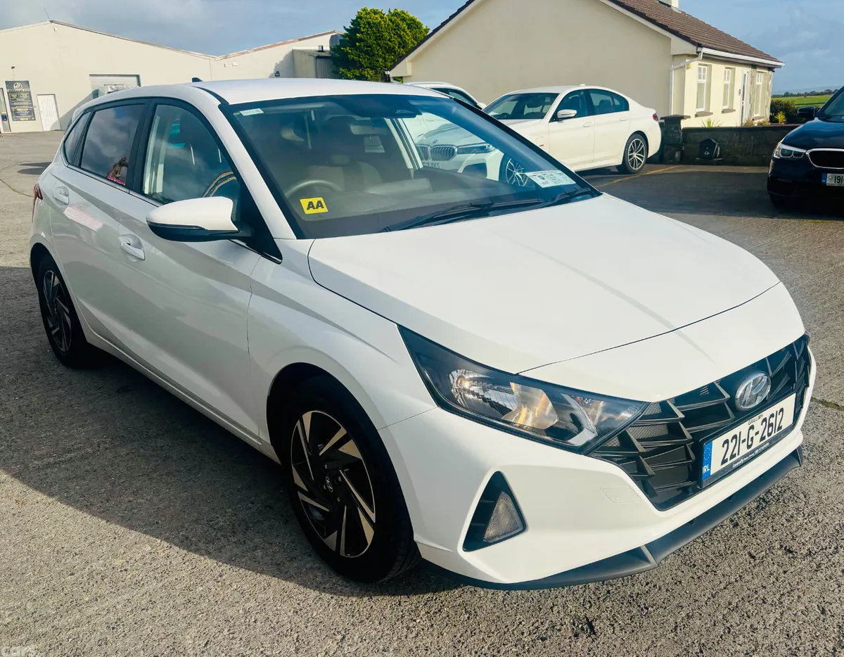 Hyundai i20 Hatchback, Petrol, 2022, White