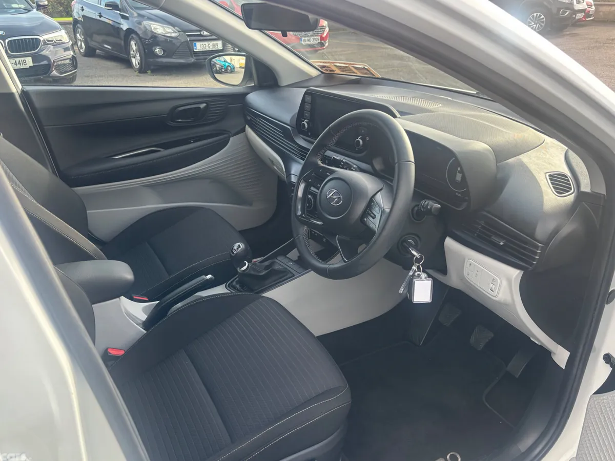 Hyundai i20 Hatchback, Petrol, 2022, White