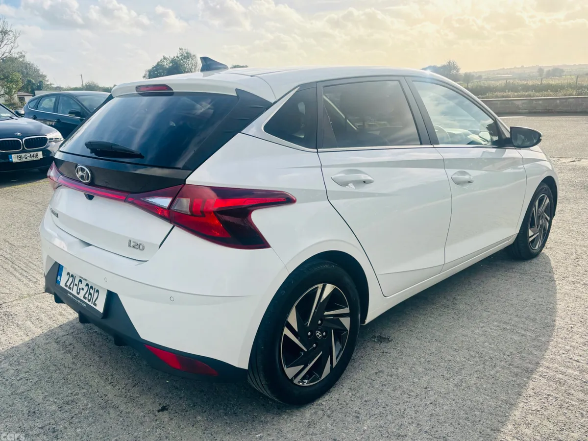 Hyundai i20 Hatchback, Petrol, 2022, White