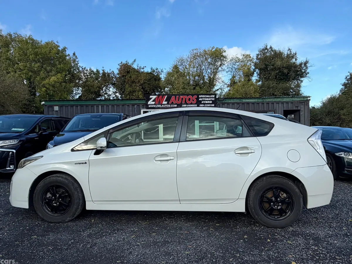 Toyota Prius Hatchback, Petrol Hybrid, 2015, White