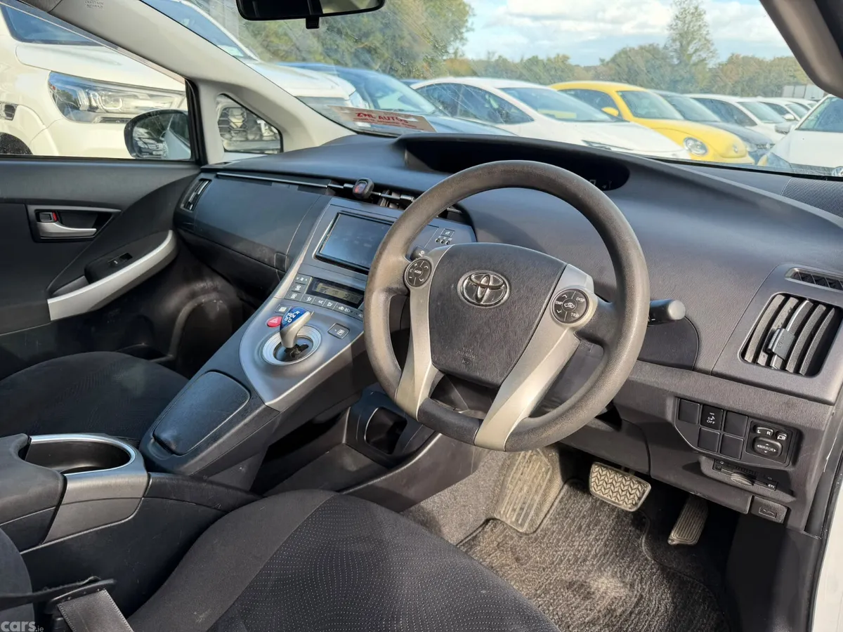 Toyota Prius Hatchback, Petrol Hybrid, 2015, White