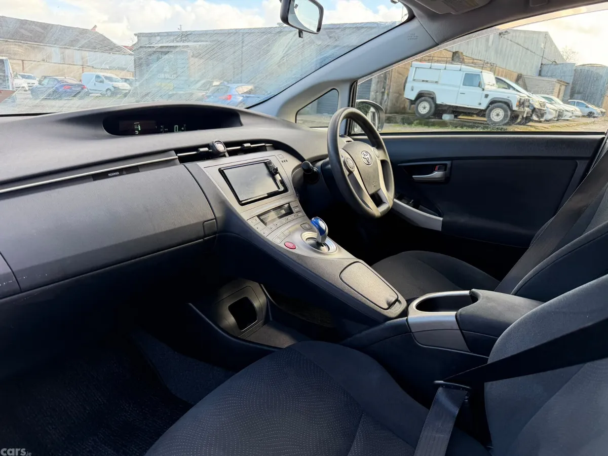 Toyota Prius Hatchback, Petrol Hybrid, 2015, White