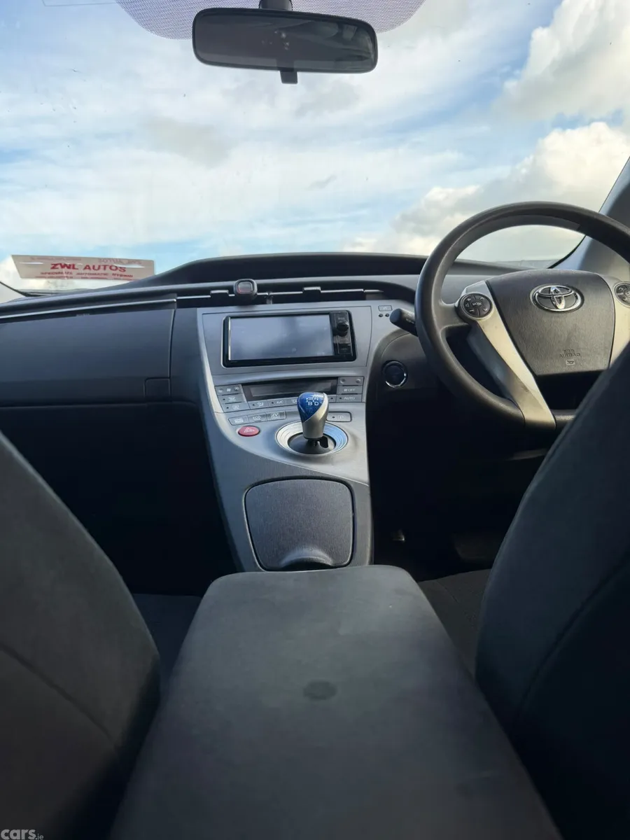 Toyota Prius Hatchback, Petrol Hybrid, 2015, White