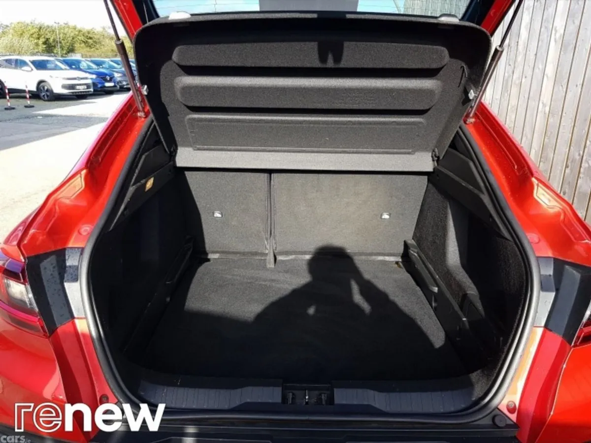 Renault Arkana Hatchback, Petrol, 2022, Red