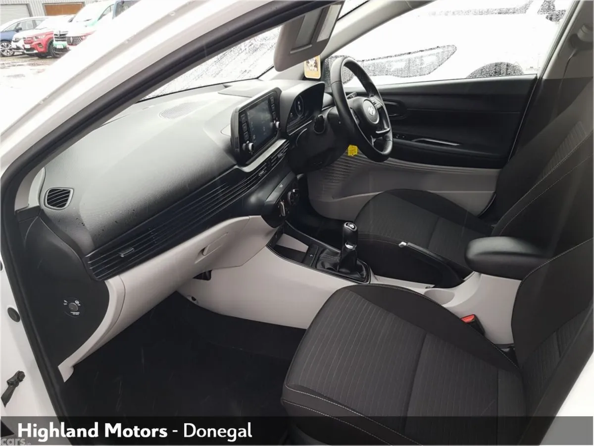Hyundai i20 Hatchback, Petrol, 2023, White