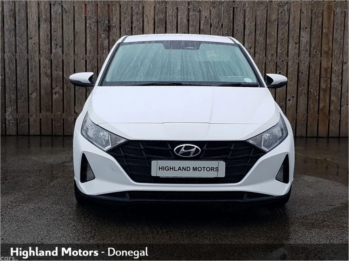 Hyundai i20 Hatchback, Petrol, 2023, White