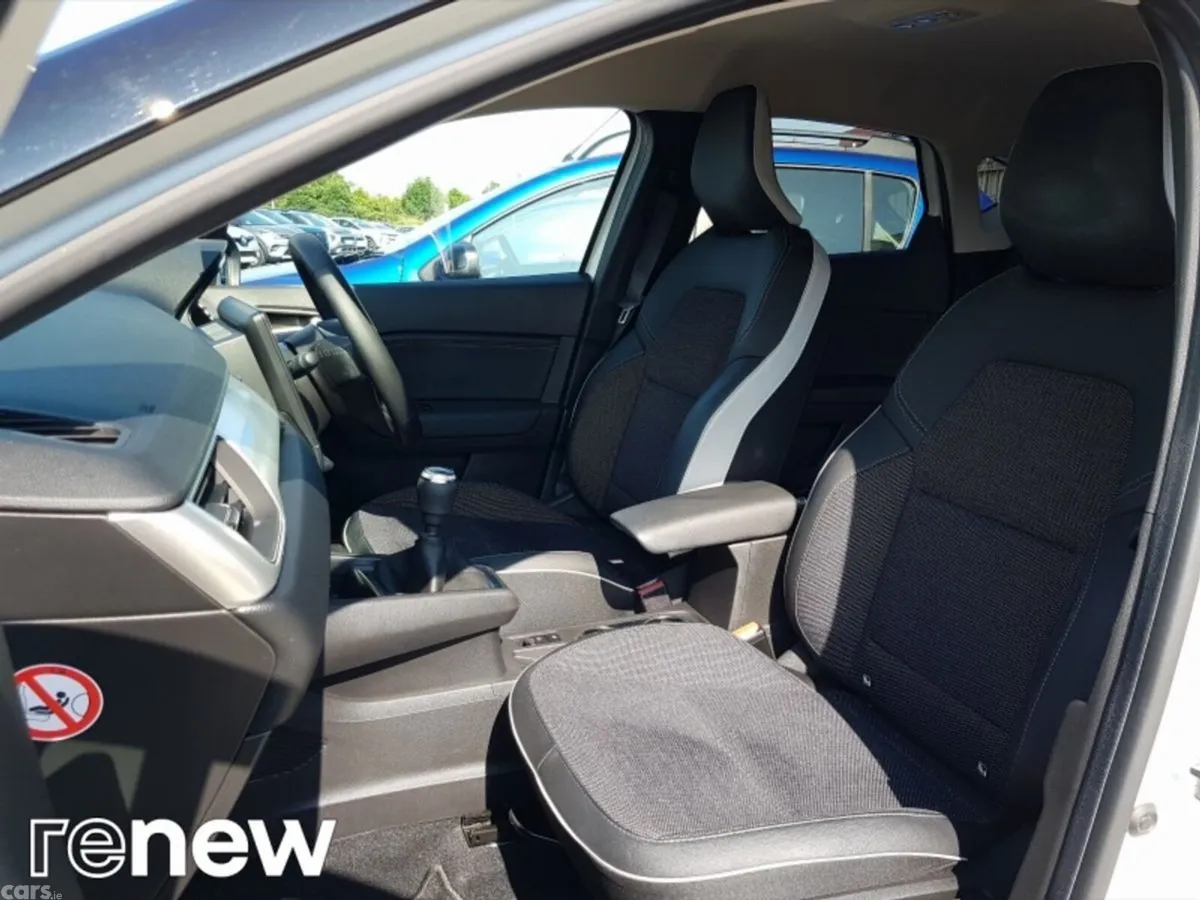 Renault Captur Hatchback, Petrol, 2024, White