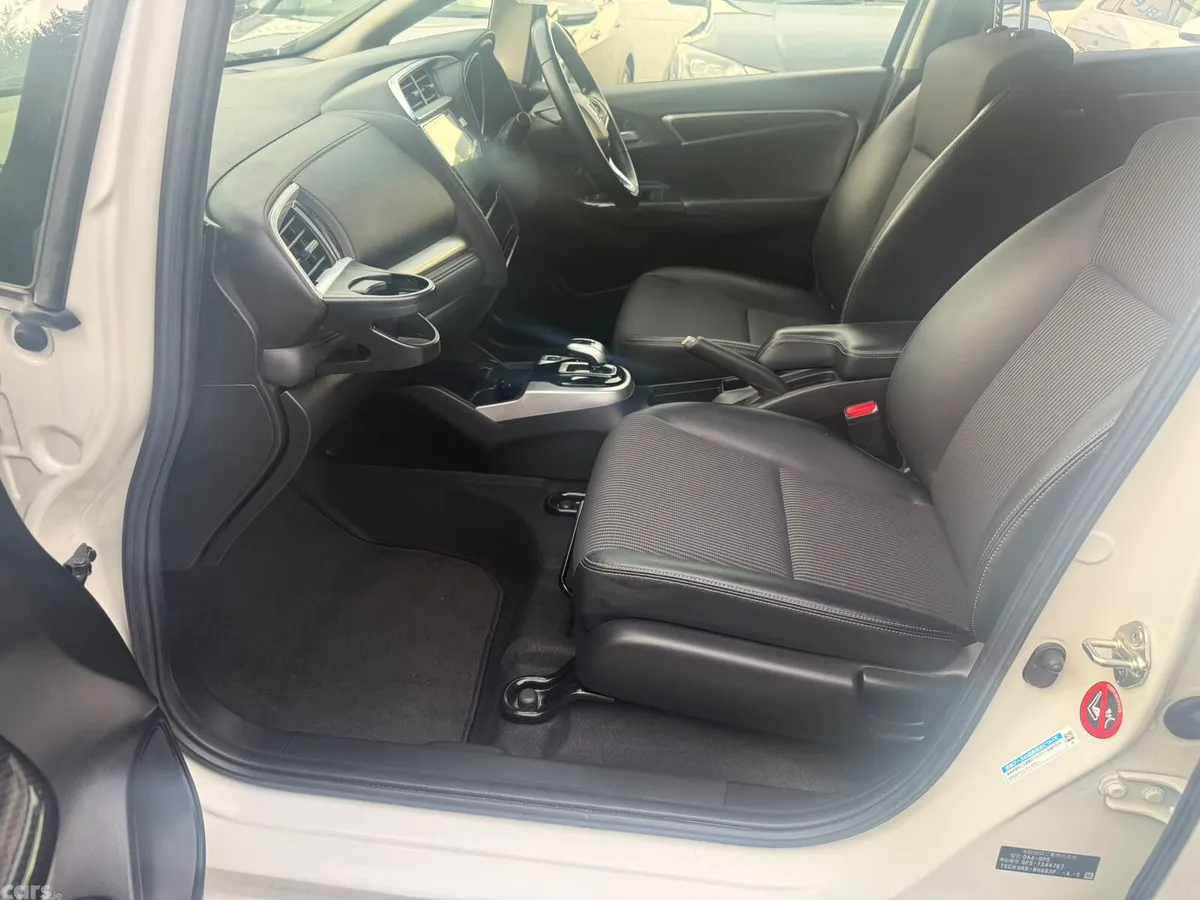 Honda Fit Hatchback, Petrol, 2019, White