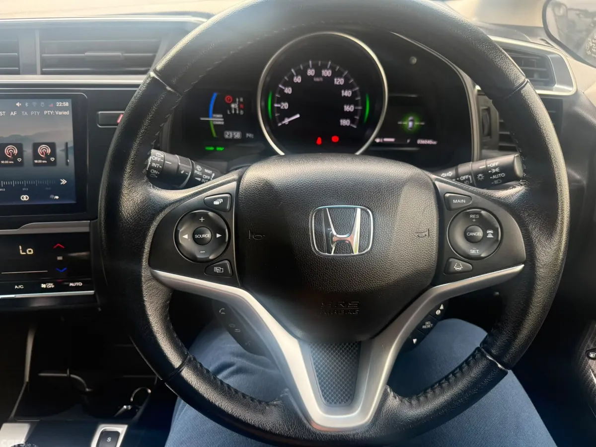 Honda Fit Hatchback, Petrol, 2019, White
