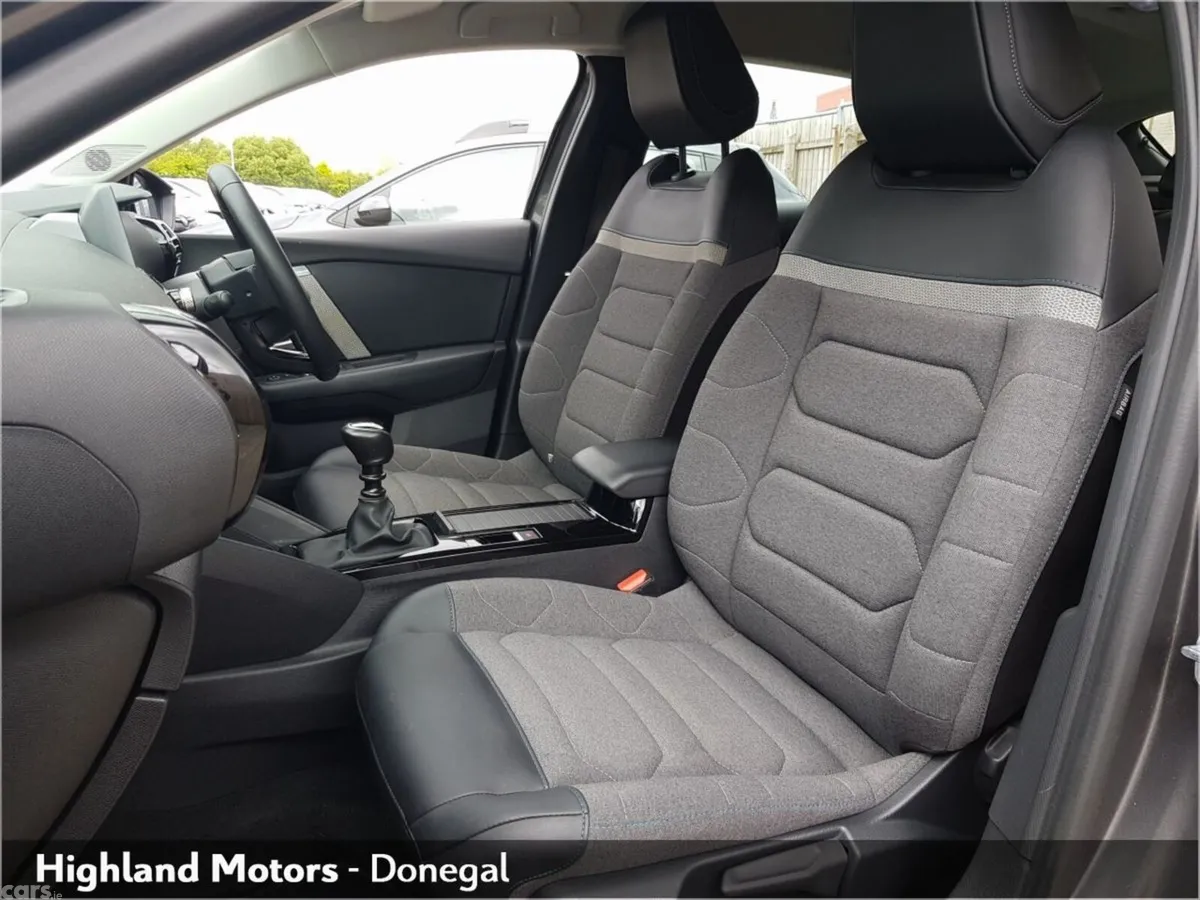Citroen C4 Hatchback, Petrol, 2023, Grey