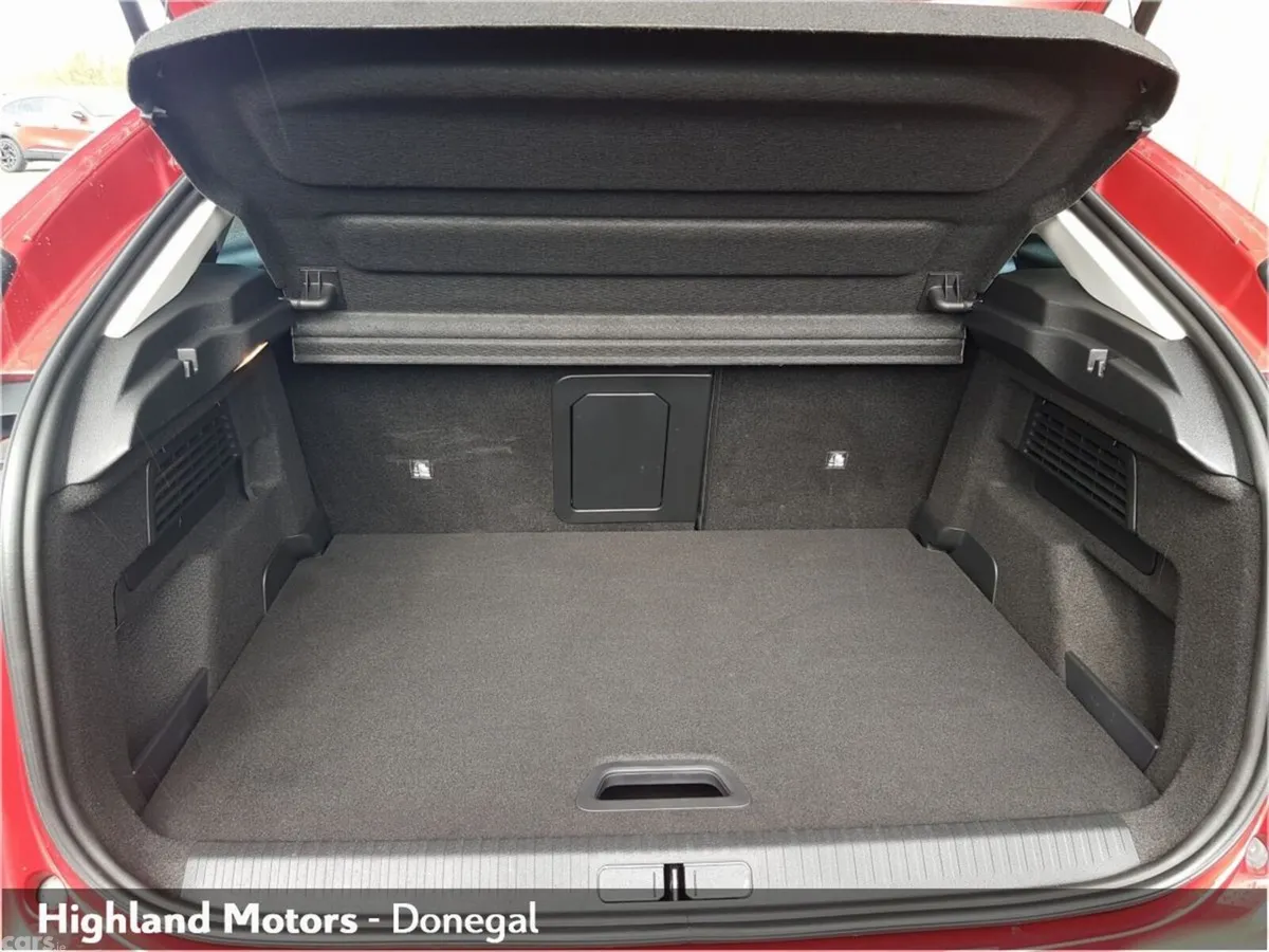 Citroen C4 Hatchback, Petrol, 2024, Red