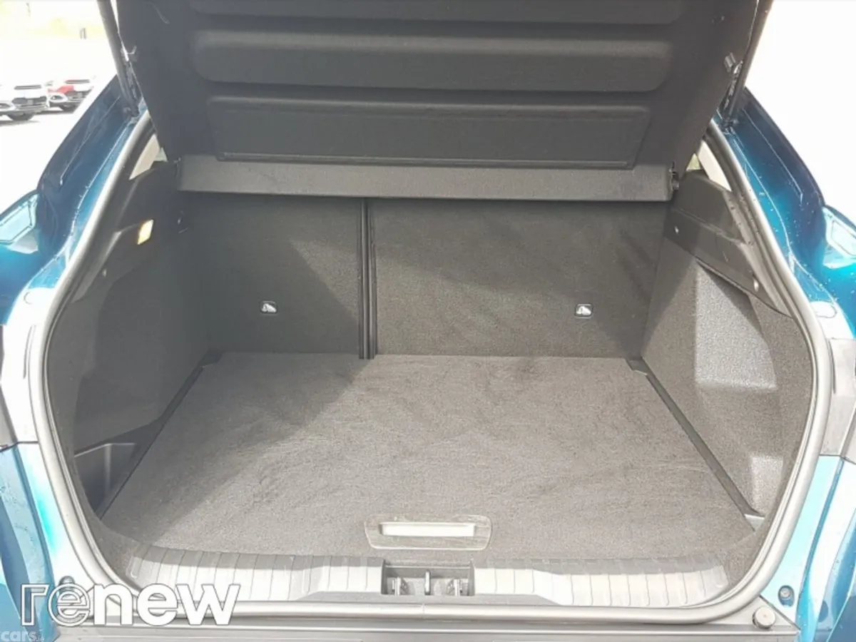 Renault Arkana Hatchback, Petrol, 2023, Blue